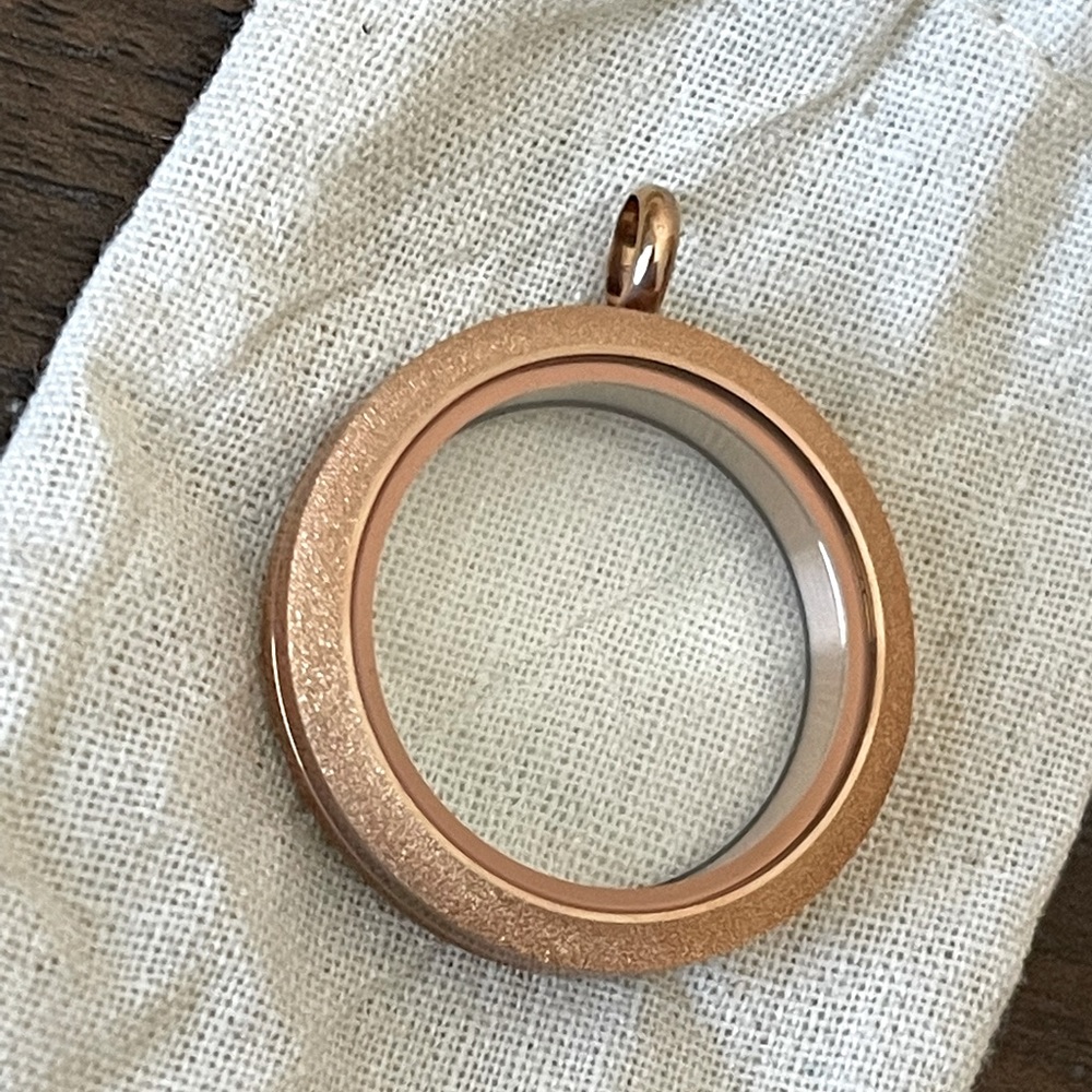 Orgami Owl Locket - Picture 2 of 2